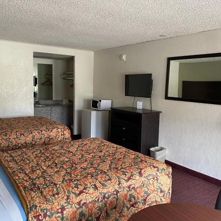 Red Carpet Inn Грийнсбъро Екстериор снимка