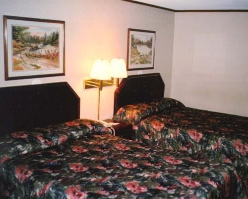 Red Carpet Inn Грийнсбъро Стая снимка