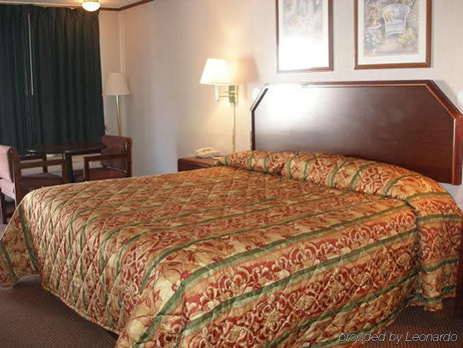 Red Carpet Inn Грийнсбъро Екстериор снимка